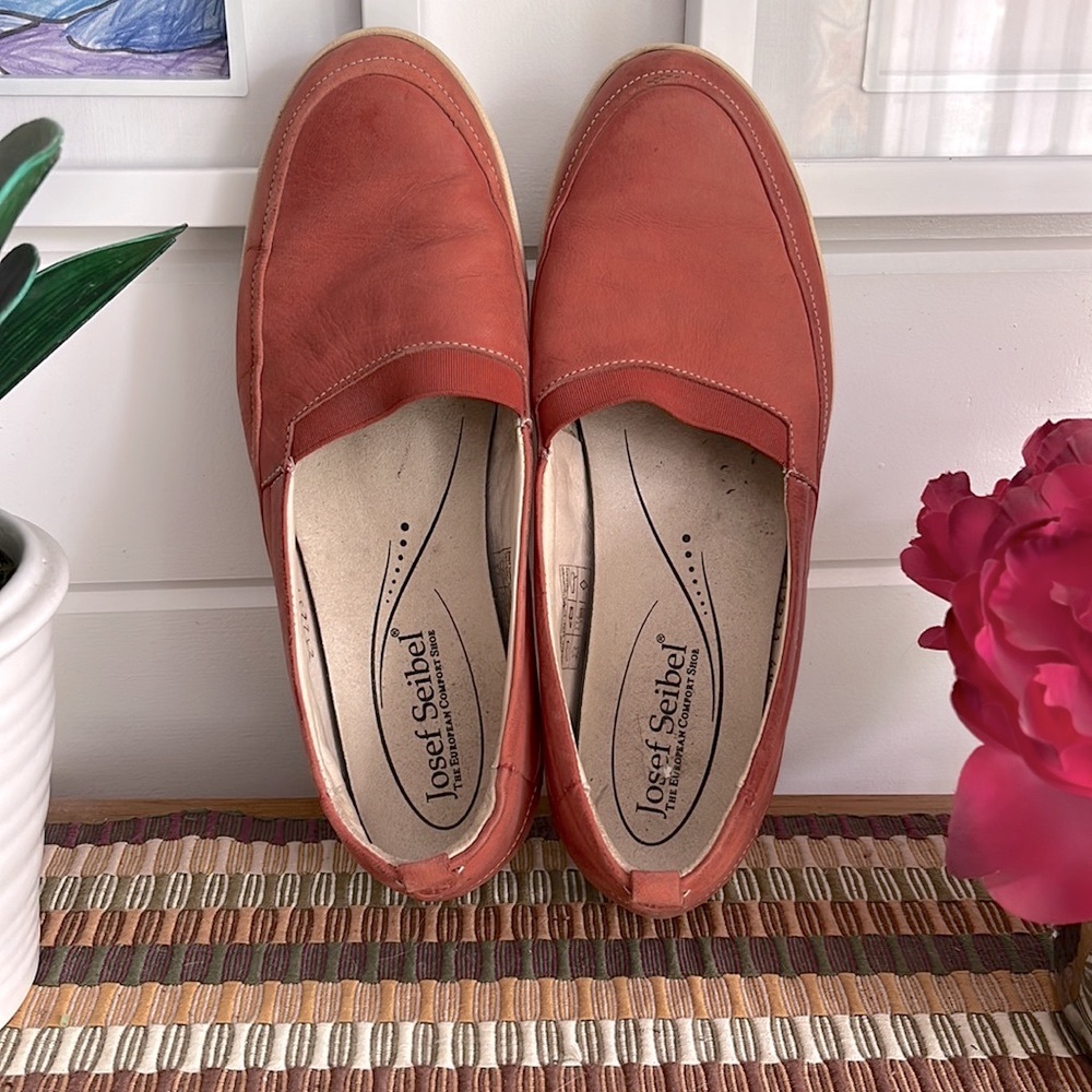 Josef Seibel Tangerine color loafer, size 40, in good used condition